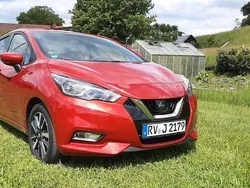 Rot Gebraucht 2018 Nissan Micra N-Way Kleinwagen | 10.890 € (Fairer Preis)