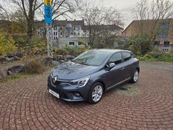 Titangrau Gebraucht 2021 Renault Clio V Experience Limousine | 11.595 € (Guter Preis)