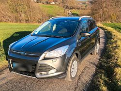 Grau Gebraucht 2015 Ford Kuga SUV | 10.750 € (Etwas zu teuer)