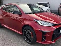 Karminarot metallic Gebraucht 2022 Toyota Yaris Limousine | 33.890 € (Fairer Preis)