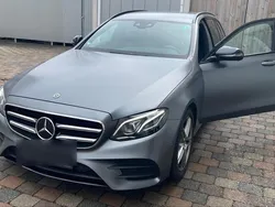 Andere außenfarben Gebraucht 2020 Mercedes E220 AMG line Kombi | 30.999 € (Fairer Preis)