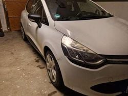 Weiß Gebraucht 2015 Renault Clio IV LIMITED Limousine | 5.100 € (Guter Preis)