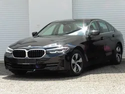 Black sapphire Gebraucht 2020 BMW 520 Limousine | 28.990 € (Teuer)