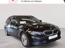 Schwarz uni Gebraucht 2020 BMW 320 Advantage Kombi | 16.890 € (Fairer Preis)