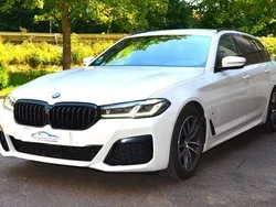 Weiß Gebraucht 2022 BMW 520 M Sport Kombi | 28.888 € (Fairer Preis)