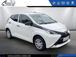 Weiß Gebraucht 2015 Toyota Aygo Kleinwagen | 7.890 € (Fairer Preis)