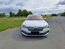 Weiß Gebraucht 2020 Skoda Superb LAURIN & KLEMENT Kombi | 21.599 € (Guter Preis)