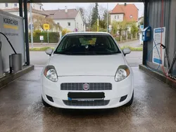 Weiß Gebraucht 2009 Fiat Grande Punto Kleinwagen | 1.900 € (Fairer Preis)