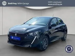 Perla nera schwarz metallic Gebraucht 2023 Peugeot e-208 Active Kleinwagen | 19.880 € (Guter Preis)