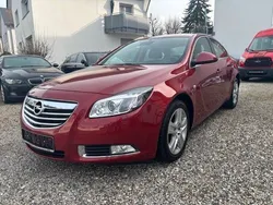 Rot Gebraucht 2009 Opel Insignia Edition Limousine | 7.990 € (Etwas zu teuer)