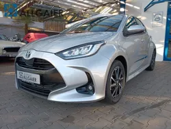 Silber Gebraucht 2020 Toyota Yaris Hybrid Club Limousine | 17.600 € (Fairer Preis)