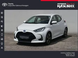 Weiß Gebraucht 2021 Toyota Yaris Hybrid Team Kleinwagen | 17.880 € (Fairer Preis)