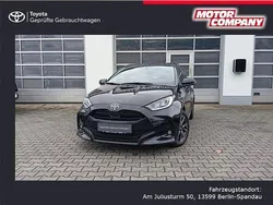 Mysticschwarz mica Gebraucht 2022 Toyota Yaris Hybrid Basis | 22.990 € (Fairer Preis)
