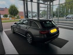 Grau Gebraucht 2017 Mercedes E220 Kombi | 22.400 € (Etwas zu teuer)