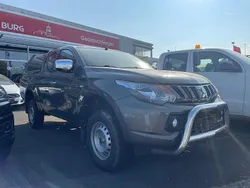Olivgrün (m) Gebraucht 2019 Mitsubishi L200 Basis Abholung | 26.900 € (Fairer Preis)