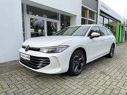 Weiß Gebraucht 2024 VW Passat Elegance Kombi | 40.750 € (Fairer Preis)