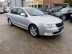 Brilliantsilber metallic Gebraucht 2012 Skoda Superb Ambition Limousine | 6.200 € (Guter Preis)