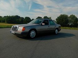 Andere farben Gebraucht 1993 Mercedes 220 Limousine | 5.111 €