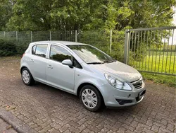 Grün Gebraucht 2009 Opel Corsa Edition Limousine | 2.300 € (Guter Preis)