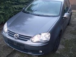 Grau Gebraucht 2006 VW Golf V Limousine | 2.500 € (Fairer Preis)