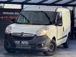 Weiß Gebraucht 2017 Opel Combo Van / Kleinbus | 7.900 € (Teuer)