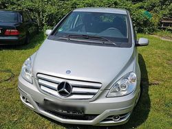 Silber Gebraucht 2010 Mercedes B200 Van / Kleinbus | 8.500 € (Etwas zu teuer)