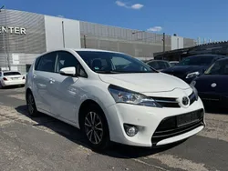 Weiß Gebraucht 2013 Toyota Verso Van / Kleinbus | 7.690 € (Etwas zu teuer)