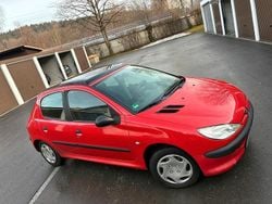 Rot Gebraucht 2002 Peugeot 206 Kleinwagen | 1.500 €