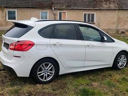 Weiß Gebraucht 2016 BMW 218 M Sport Kombi | 14.999 €