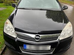 Schwarz Gebraucht 2007 Opel Astra Kombi | 2.850 € (Fairer Preis)