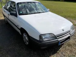 Weiß Gebraucht 1987 Opel Omega Limousine | 3.400 €
