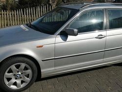Silber Gebraucht 2002 BMW 320 Kombi | 500 €