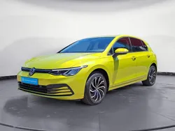 Gelb Gebraucht 2022 VW Golf VIII Life Limousine | 17.430 € (Fairer Preis)