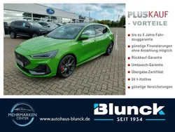 Mean green (metallic) Gebraucht 2023 Ford Focus ST Limousine | 36.990 €