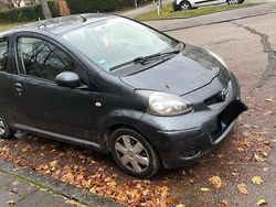 Braun Gebraucht 2011 Toyota Aygo Kleinwagen | 1.599 € (Fairer Preis)