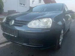 Blau Gebraucht 2006 VW Golf V Kleinwagen | 2.250 € (Fairer Preis)