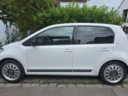 Weiß Gebraucht 2017 VW up! CLUB Kleinwagen | 7.500 € (Guter Preis)