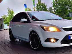 Weiß Gebraucht 2008 Ford Focus Titanium Limousine | 1.399 € (Guter Preis)