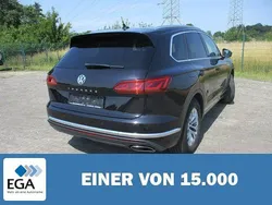 Schwarz metallic Gebraucht 2018 VW Touareg Elegance SUV | 38.590 € (Fairer Preis)