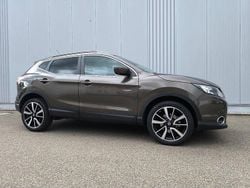 Braun Gebraucht 2016 Nissan Qashqai Tekna SUV | 15.700 € (Guter Preis)