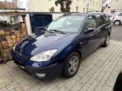 Blau Gebraucht 2003 Ford Focus Ghia Kombi | 4.999 €