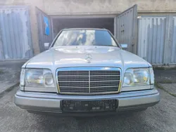 Silber Gebraucht 1994 Mercedes 200 Kombi | 2.990 €
