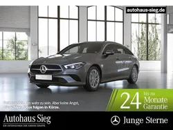 Grau Gebraucht 2022 Mercedes CLA200 Limousine | 28.114 € (Guter Preis)