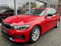 Melbournerot metallic Gebraucht 2022 BMW 320 Sport Line Kombi | 21.990 € (Guter Preis)