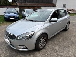 Silber Gebraucht 2010 Kia Ceed Kleinwagen | 2.900 € (Etwas zu teuer)