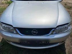 Silber Gebraucht 2000 Opel Vectra Limousine | 800 €