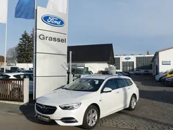 Weiß Gebraucht 2017 Opel Insignia Innovation Kombi | 17.450 € (Etwas zu teuer)