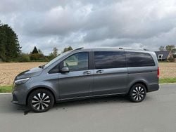 Grau Gebraucht 2023 Mercedes V250 Avantgarde Edition Van / Kleinbus | 55.900 € (Superpreis)