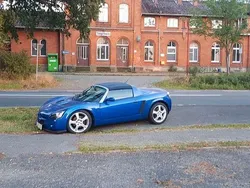 Blau Gebraucht 2002 Opel Speedster Cabrio | 22.222 €