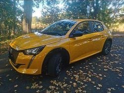 Gelb Gebraucht 2022 Peugeot e-208 Active Kleinwagen | 13.150 € (Guter Preis)